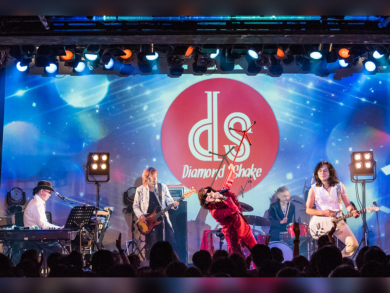 Diamond Shake tour 2023 “Love is R&R”